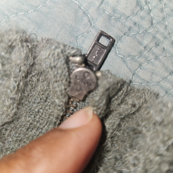 Sheer fuzzy mohair? Puff sleeve sweater M. Semi sheer. - Picture 4 of 5